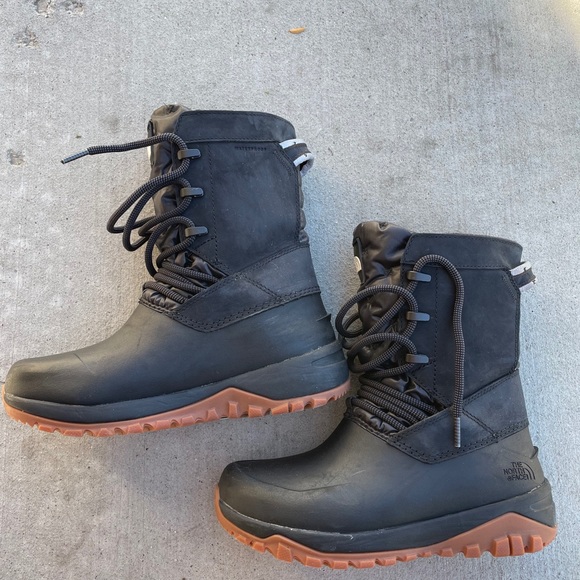 NorthFace WOMEN'S YUKIONA MID Boot - Picture 3 of 5